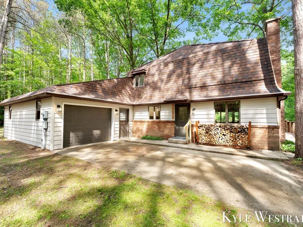 15594 Ritchie Ave NE, Cedar Springs, MI 49319