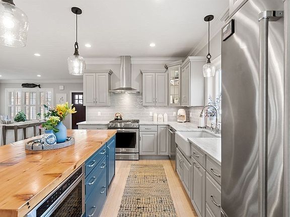 4th image of 7 Bethpage Ln