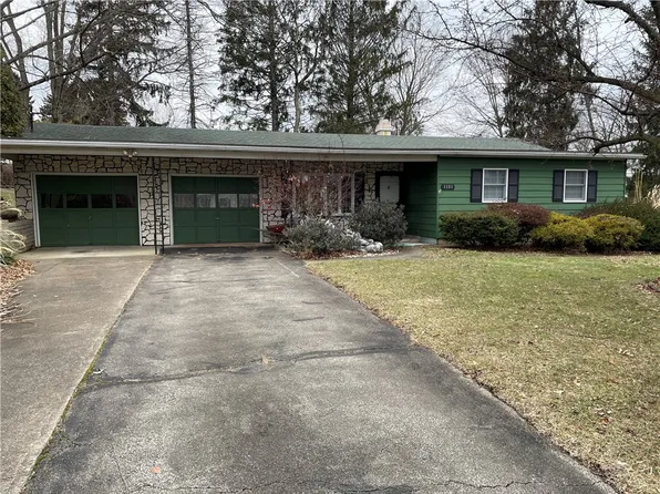 1101 W Fir Dr, Latrobe, PA 15650