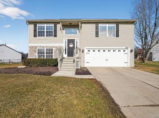 1035 Parkview St, Fenton, MI 48430