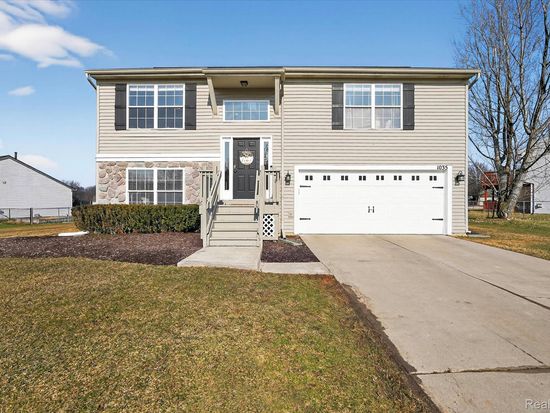 1035 Parkview St, Fenton, MI 48430