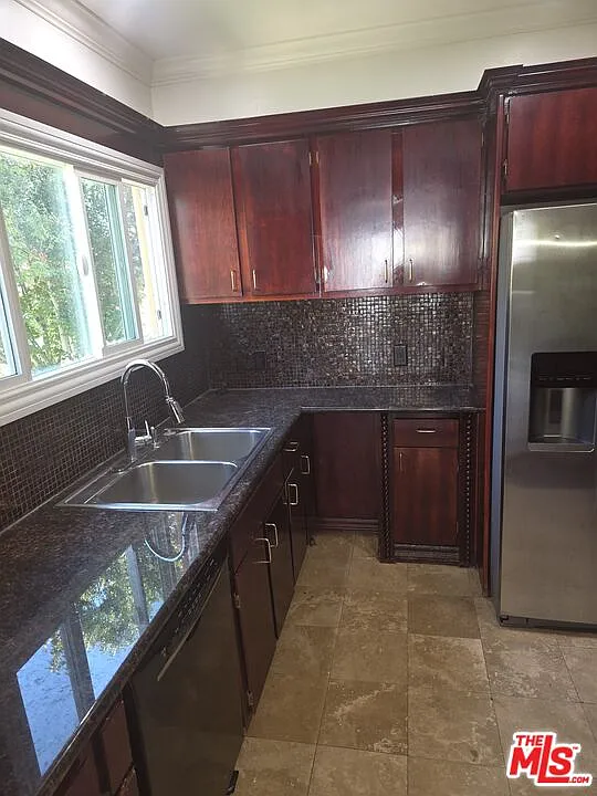 1 bed, 1.0 bath, 1050 sqft, $3,695 — Photo 2