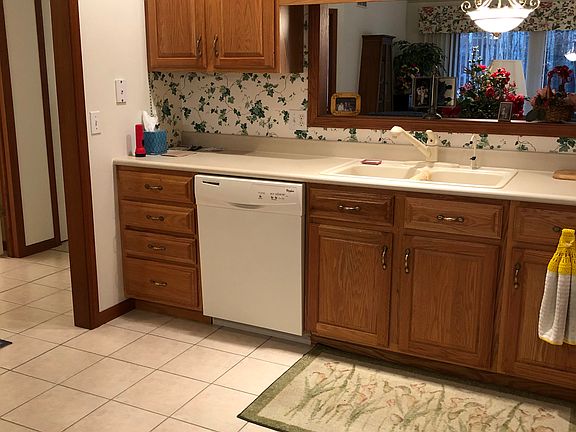 3rd image of 6823 Birdsong Ave