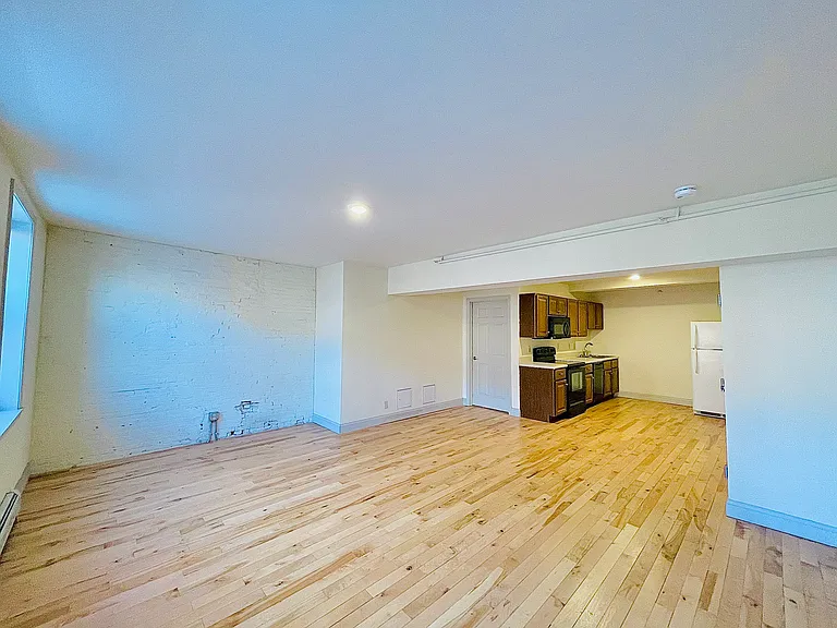 191 College St #303 — Photo 24