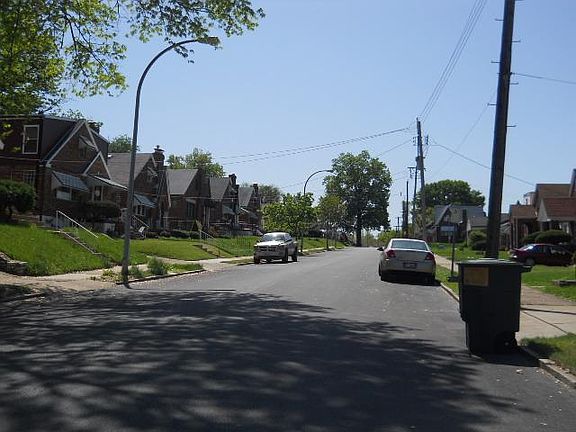 3rd image of 8826 Park Ln
