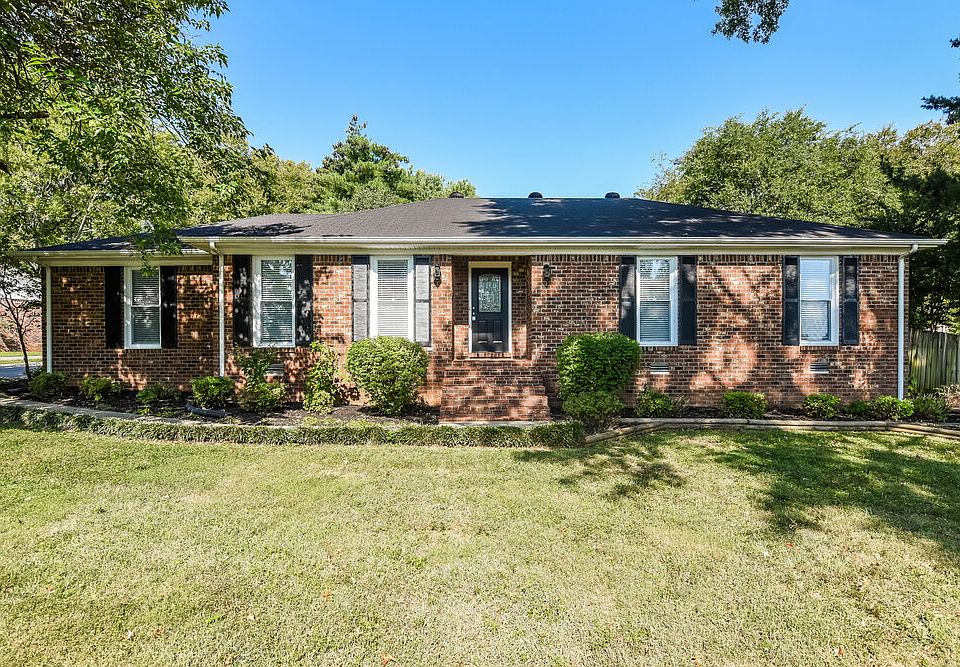 1st image of 2121 Ravenwood Dr