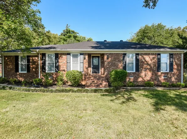 2121 Ravenwood Dr, Murfreesboro, TN 37129