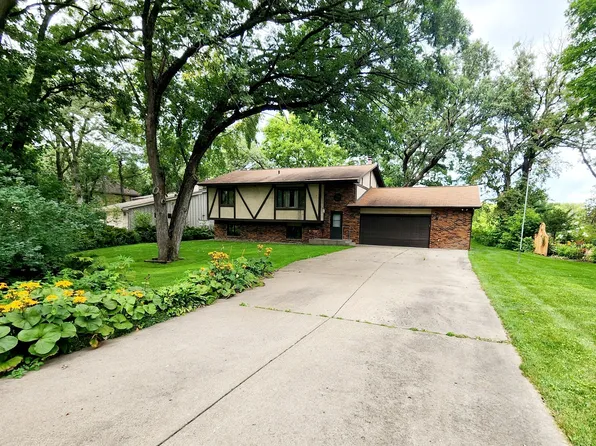 3536 Rum River Dr, Anoka, MN 55303