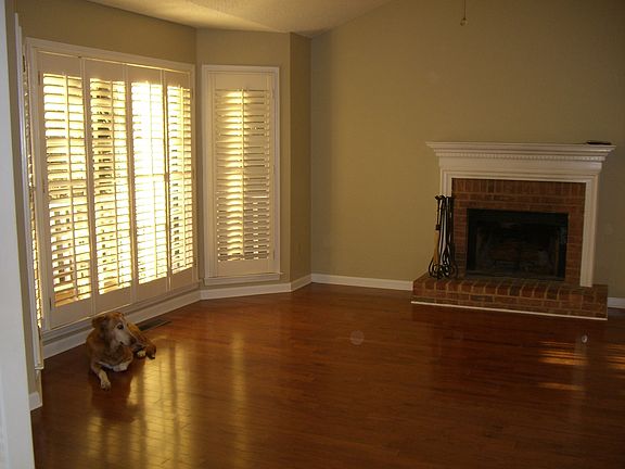 Large family rm w/fireplace