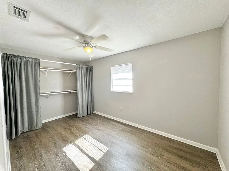 311 Avenue B SE — Photo 24
