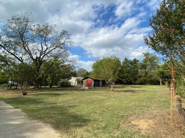 407 W Tarbutton St, Troup, TX 75789