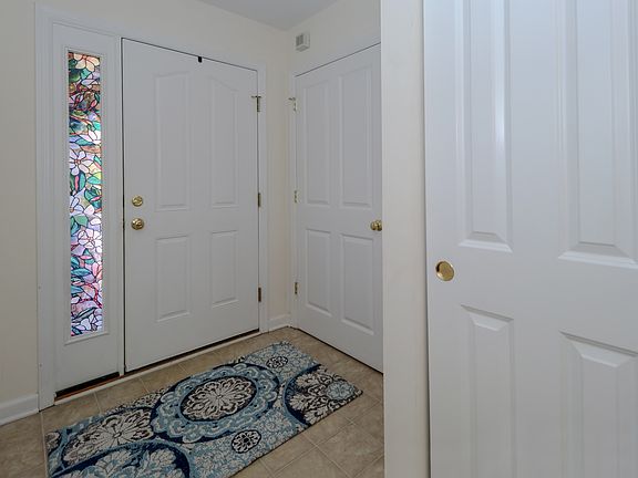 3rd image of 3250 Fairfield Ave APT 202