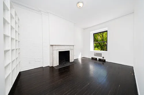 125 E 30th St #4X Photo 1