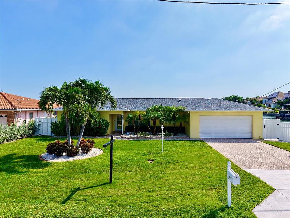 1st image of 902 Oakwood Dr