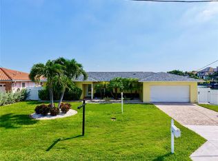 902 Oakwood Dr, Largo, FL 33770