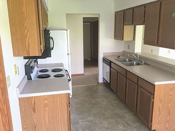 4th image of 390-396 Blackberry Ln