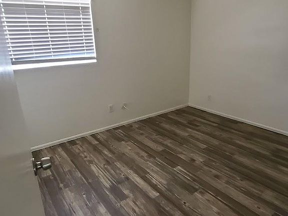 5th image of 237 W Desert Dr
