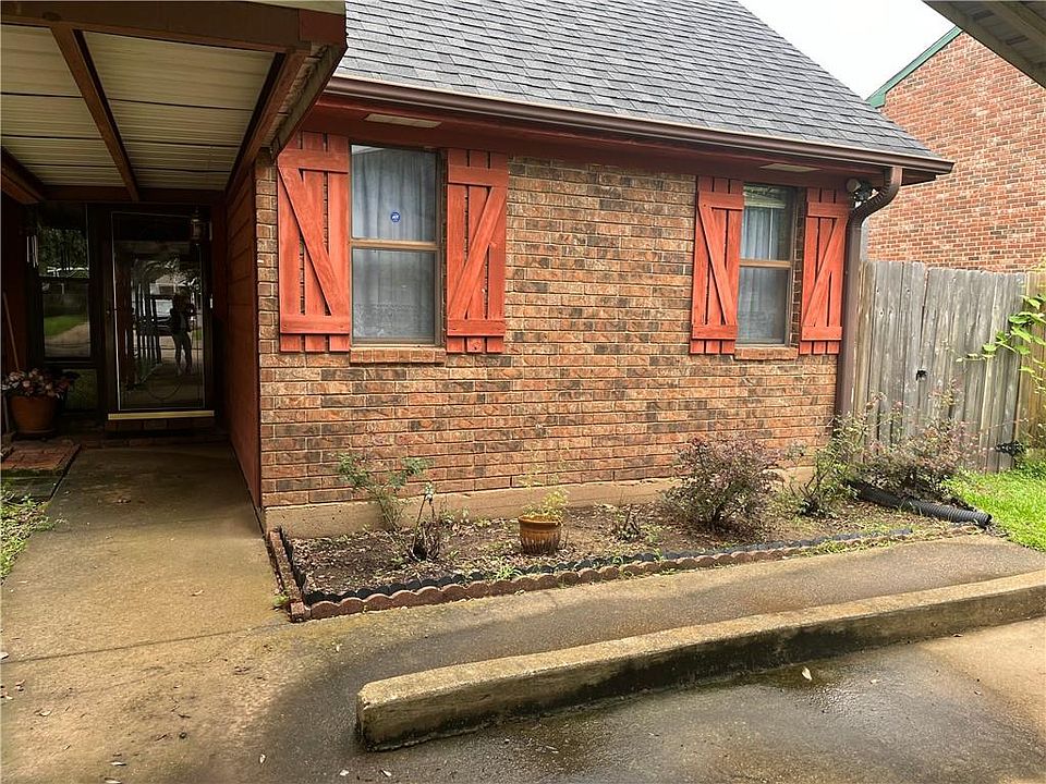 1st image of 810 Brooks Blvd #A