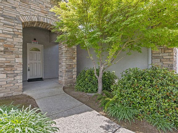 2nd image of 643 W Bel Aire Avenue
