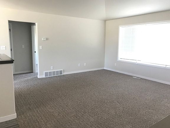 4th image of 4758 6th St W