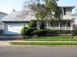 109 Ivy Ln, Lido Beach, NY 11561