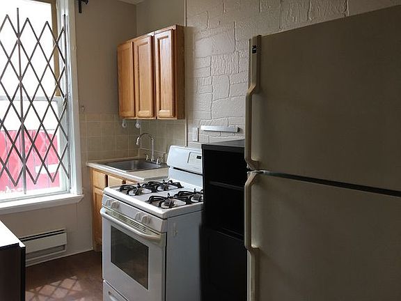 4th image of 572A Myrtle Ave #1