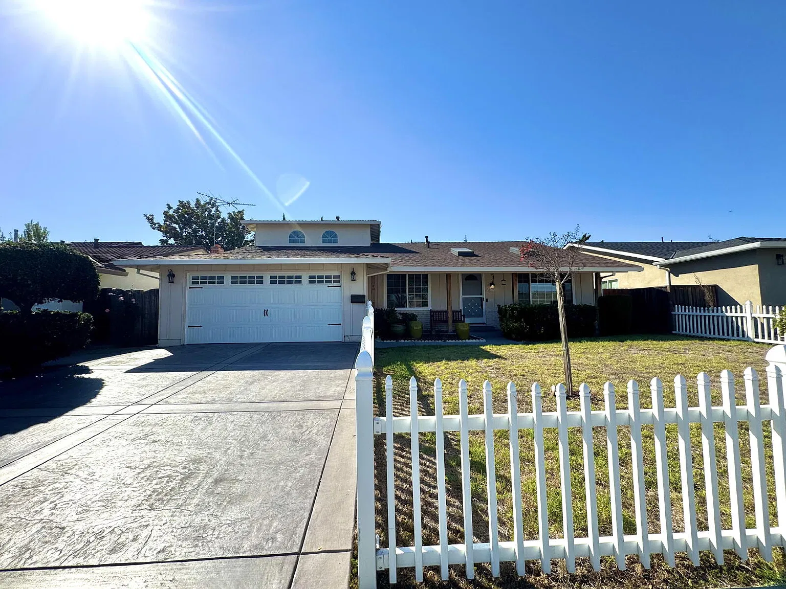 4 bed, 3.0 bath, 2254 sqft, $6,000 — Photo 2