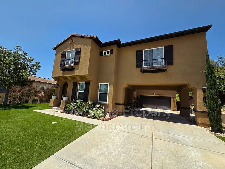 2819 Savannah Ct — Photo 2