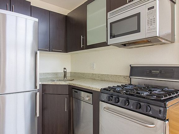 4th image of 636 E 11th St Ph B