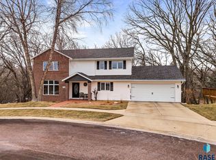 1012 N Savannah Dr, Sioux Falls, SD 57103