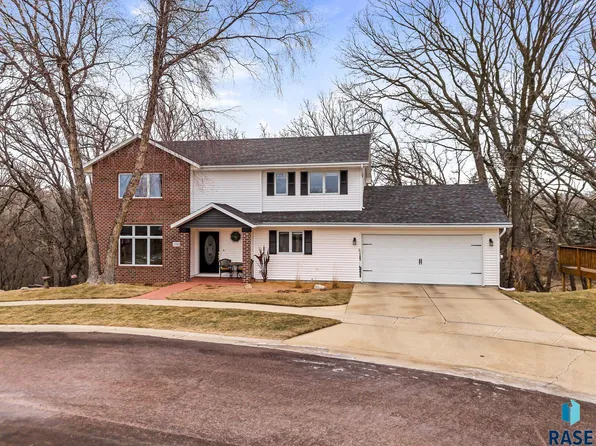 1012 N Savannah Dr, Sioux Falls, SD 57103