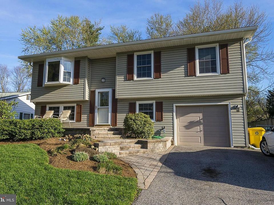 1st image of 967 Summer Hill Dr