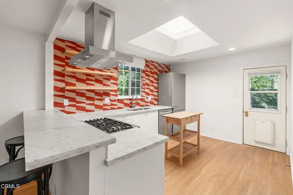 2 bed, 1.0 bath, 671 sqft, $3,500 — Photo 3