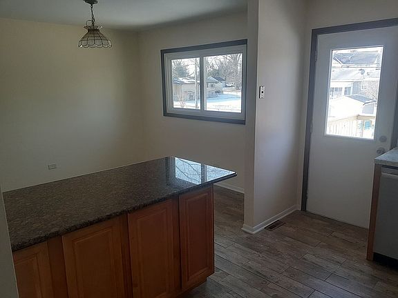 5th image of 5507 W Lake Shore Dr