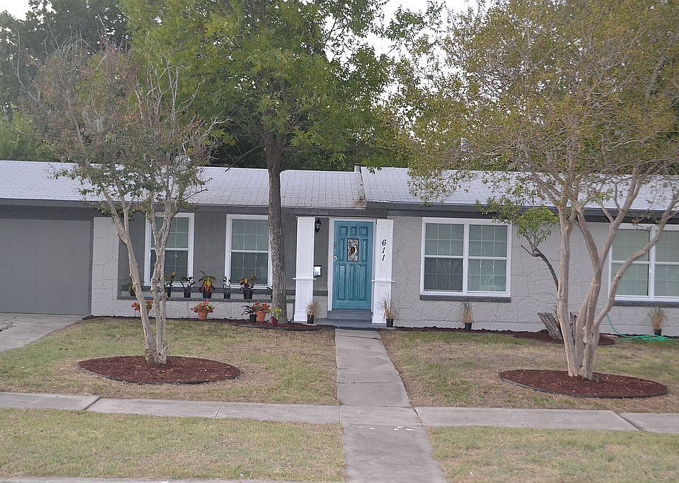 1st image of 611 Burwood Ln