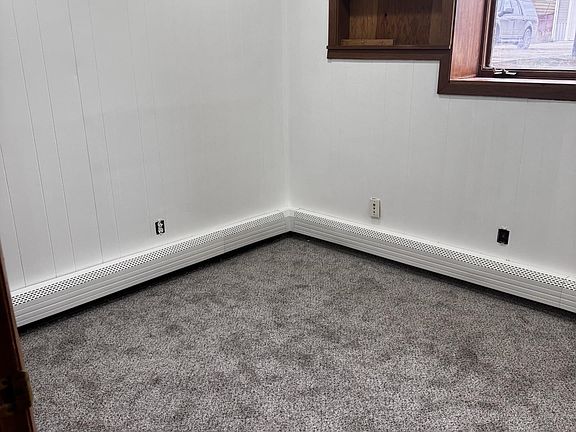 4th image of 251 Minnie St