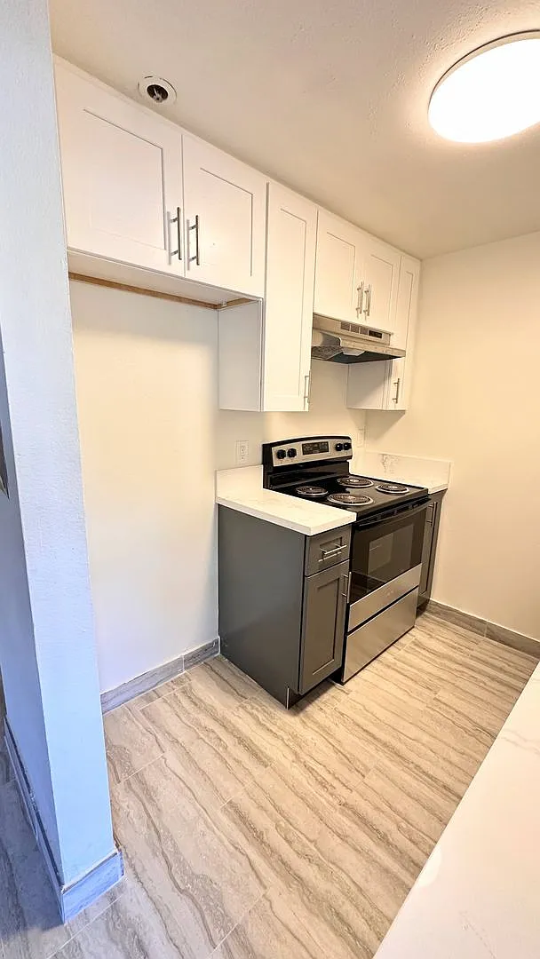 Building Photo - 810MA