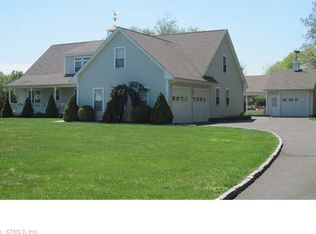 2735 Huntington Rd, Trumbull, CT 06611