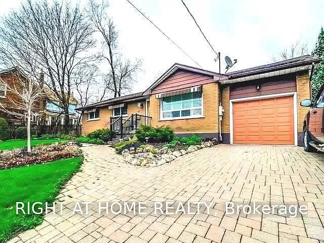 915 Athol St — Photo 11
