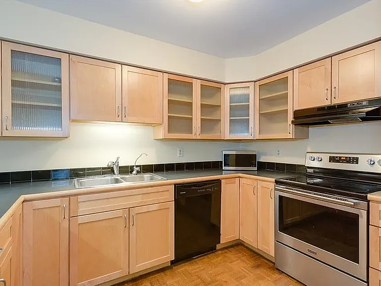 917 Madison St #14 — Photo 3