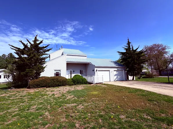 408 E Croan St, Irvington, IL 62848