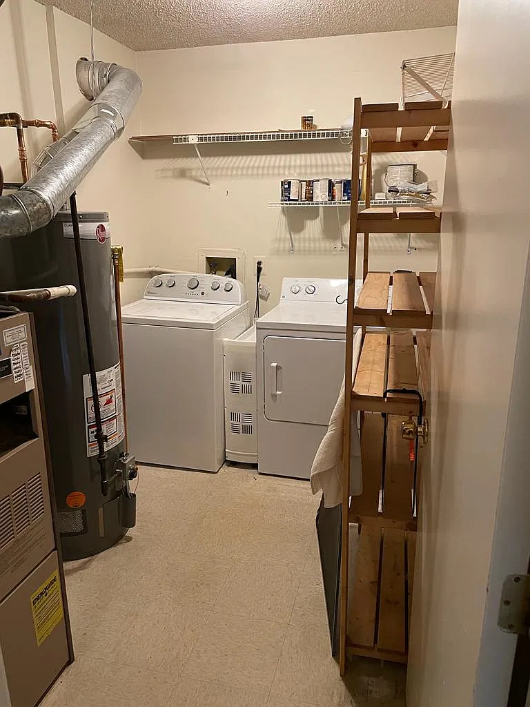 8 Chamberlin Ct — Photo 2