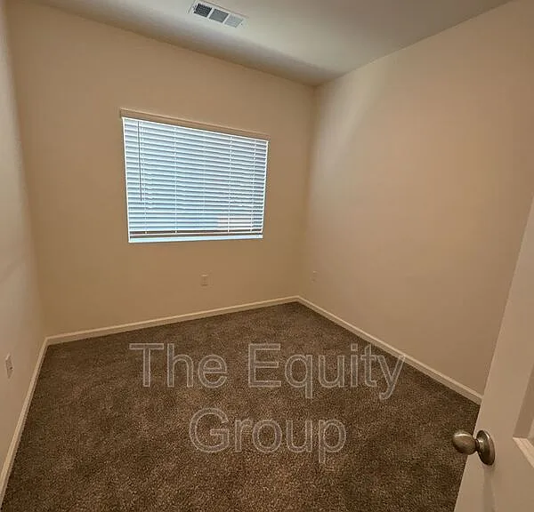 725 S Pinkham #102 — Photo 24