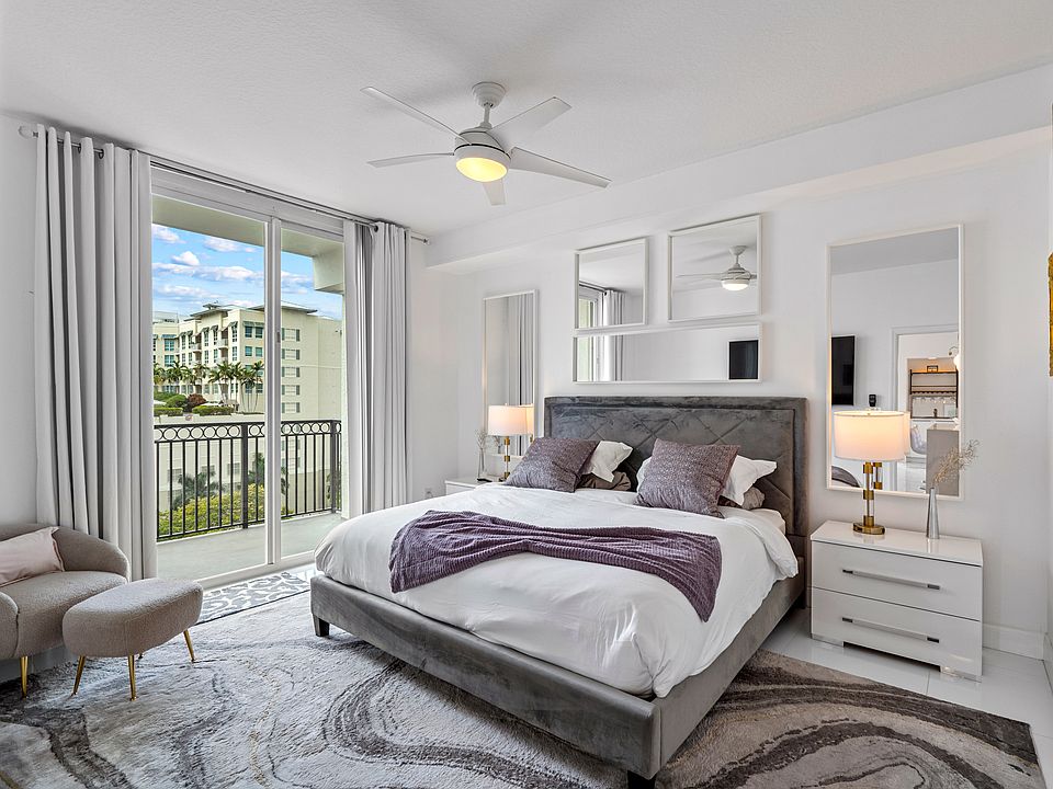 King bed with cotton linens.