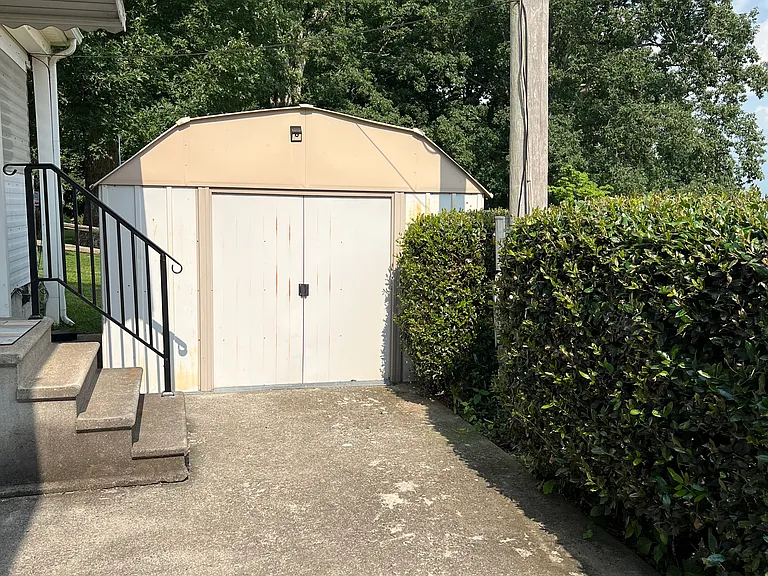 302 Myers Rd — Photo 5