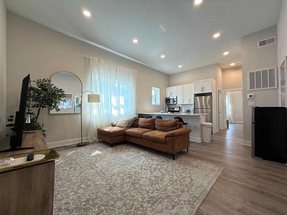 1st image of 714 Maple St APT 3