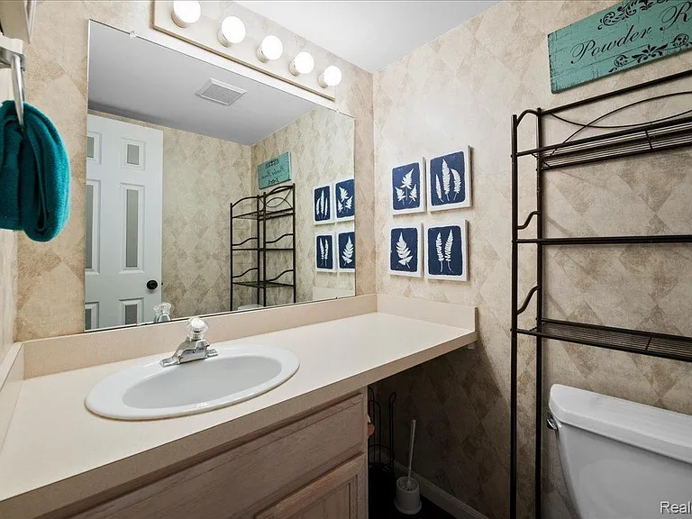 1652 Bennington Ct — Photo 17