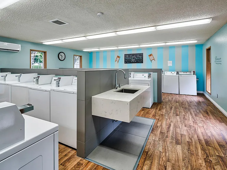 Cascades Apartments — Photo 14