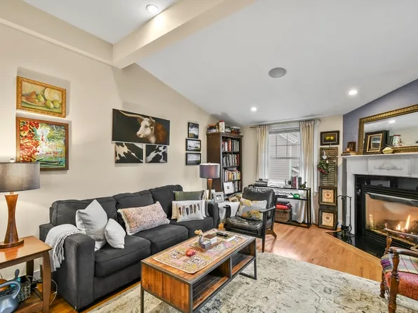 34 Church St APT 2A, Lenox, MA 01240