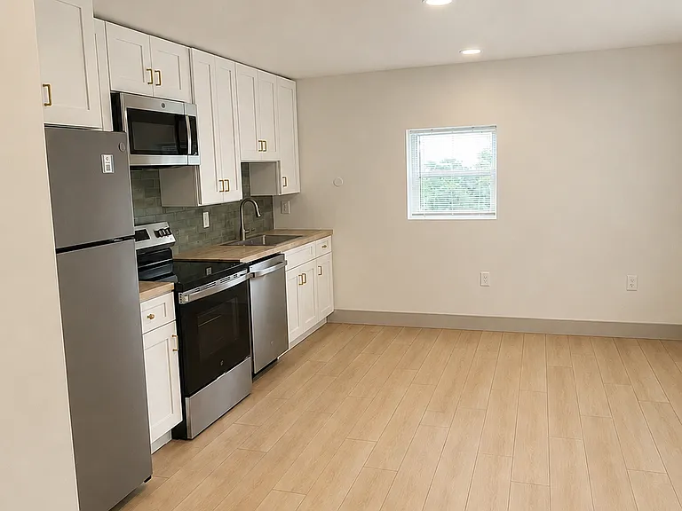 1116 Trigg St — Photo 4